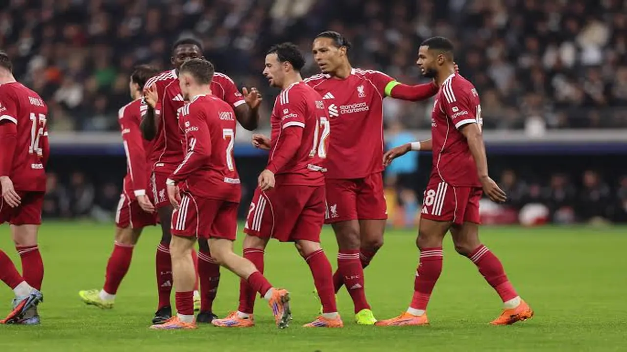 موعد المواجهة المرتقبة بين ليفربول ومانشستر يونايتد في الدوري الإنجليزي الممتاز